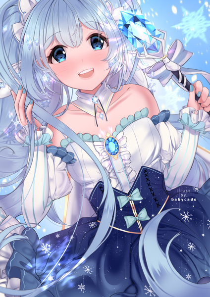 イラスト 636x900 と ボーカロイド 初音ミク 雪ミク 雪ミク2019 babycado ソロ 長髪 長身像 カメラ目線 赤面 前髪 開いた口 青い目 hair between eyes ツインテール 肩出し holding signed payot 青い髪