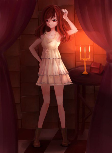 Аниме картинка 1200x1636 с оригинальное изображение youxuemingdie длинные волосы высокое изображение красные глаза смотрит в сторону красные волосы девушка платье ботинки стол свеча (свечи)