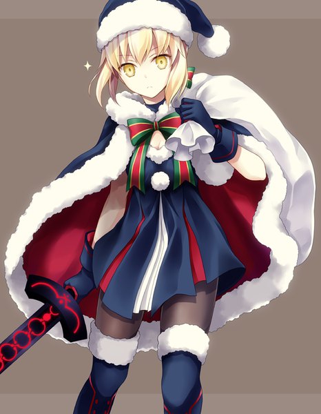 Anime picture 699x900 with fate (series) fate/grand order artoria pendragon (all) santa alter kubyou azami single tall image looking at viewer fringe short hair breasts simple background blonde hair hair between eyes standing holding yellow eyes cleavage fur trim christmas