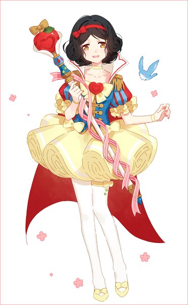 イラスト 600x970 と snow white and the seven dwarfs 白雪姫 hakusai (tiahszld) ソロ 長身像 カメラ目線 赤面 前髪 短い髪 開いた口 黒髪 simple background 立つ 白背景 holding 全身 nail polish orange eyes 女の子 ドレス