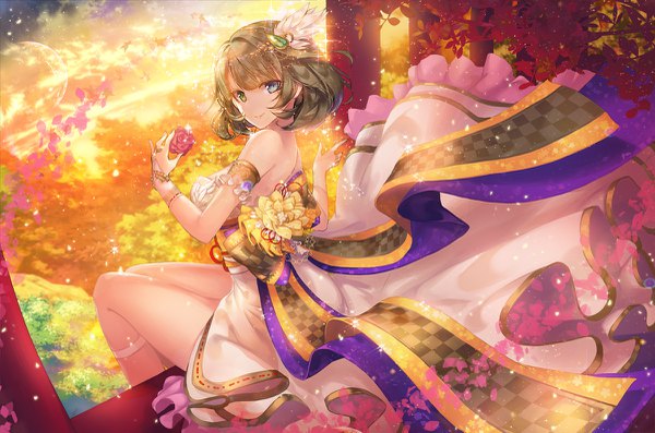 Anime picture 1200x795 with idolmaster idolmaster cinderella girls takagaki kaede apple caramel blue n single fringe short hair blue eyes smile brown hair sitting bare shoulders green eyes sky traditional clothes looking back wind sparkle heterochromia