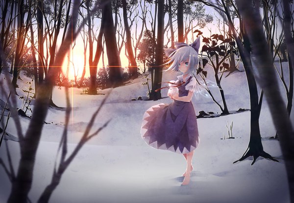 Anime picture 1813x1254 with touhou cirno toutenkou single highres short hair blue eyes standing holding blue hair looking away full body outdoors barefoot wind sunlight short sleeves puffy sleeves lens flare winter