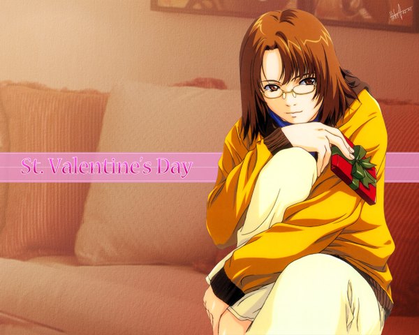 Anime picture 1280x1024 with horibe hiderou single looking at viewer fringe short hair brown hair sitting holding brown eyes signed bent knee (knees) indoors light smile valentine hand on knee photo background girl glasses pillow hood