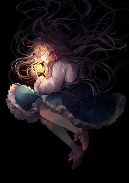 Anime picture 1024x1448 with pocket mirror protagonist (pocket mirror) kirame kirai (artist) single long hair tall image simple background brown hair bent knee (knees) lying eyes closed profile black background on side sleeping embryo's pose girl dress hair ornament ribbon (ribbons)