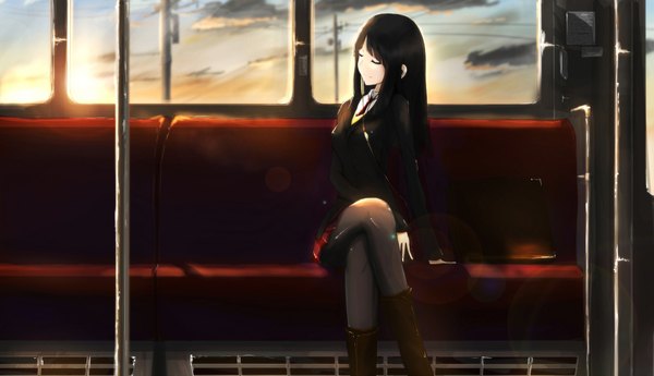 イラスト 2000x1153 と オリジナル 一筆 ソロ 長髪 highres 黒髪 wide image 座る eyes closed 足を組む evening sunset 女の子 スカート 制服 学生服 ミニスカート パンスト ブーツ ヘッドフォン