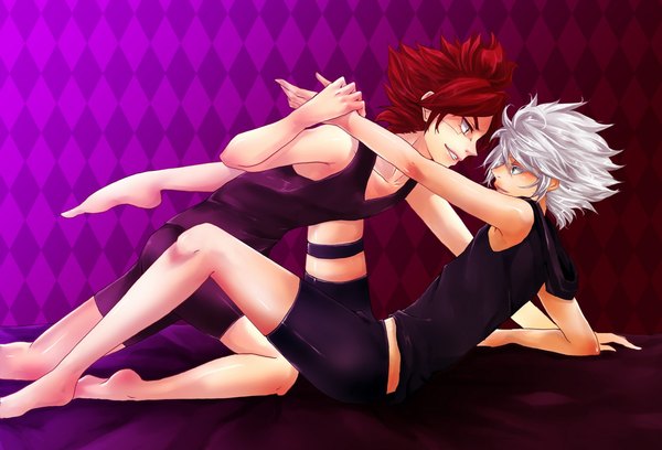 Anime picture 1133x772 with inazuma eleven nagumo haruya suzuno fuusuke yu-ka (artist) short hair blue eyes red eyes white hair red hair barefoot face to face shounen ai rhombus boy shorts