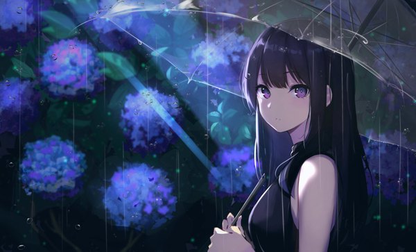 Anime picture 2048x1240 with original spider apple single long hair looking at viewer blush fringe highres black hair wide image standing holding upper body outdoors blunt bangs sleeveless rain expressionless transparent umbrella girl