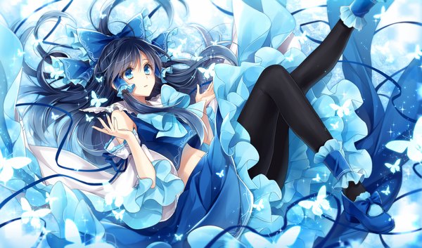 Anime picture 1200x707 with touhou hakurei reimu hagiwara rin single long hair blue eyes black hair wide image looking away traditional clothes miko alternate color girl dress skirt bow ribbon (ribbons) hair bow detached sleeves pantyhose