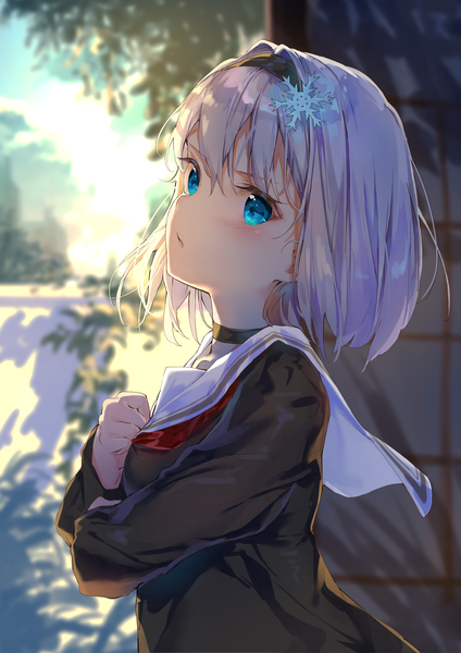 Anime-Bild 2480x3508 mit ryuuou no oshigoto! sora ginko daitai sotogawa (futomomo) single tall image blush fringe highres short hair breasts blue eyes hair between eyes looking away silver hair upper body long sleeves parted lips wind sunlight blurry