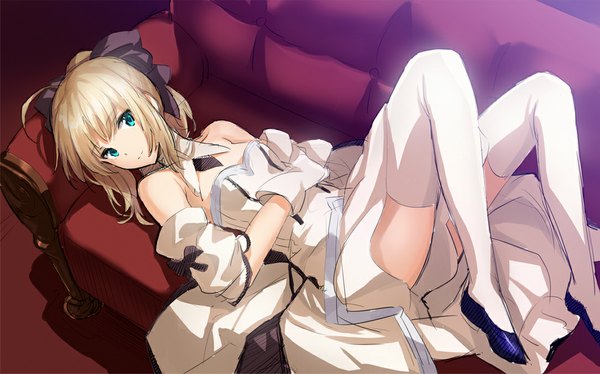 Anime picture 1086x678 with fate (series) fate/stay night studio deen type-moon artoria pendragon (all) saber saber lily saitom single long hair fringe blonde hair smile wide image bare shoulders ponytail lying aqua eyes girl thighhighs