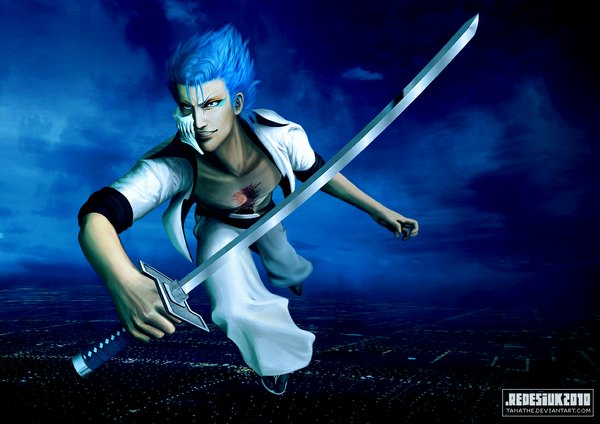 Anime picture 1100x778 with bleach studio pierrot grimmjow jeagerjaques tanathe (artist) single short hair blue eyes smile blue hair cloud (clouds) lips realistic night sky city muscle espada boy sword katana
