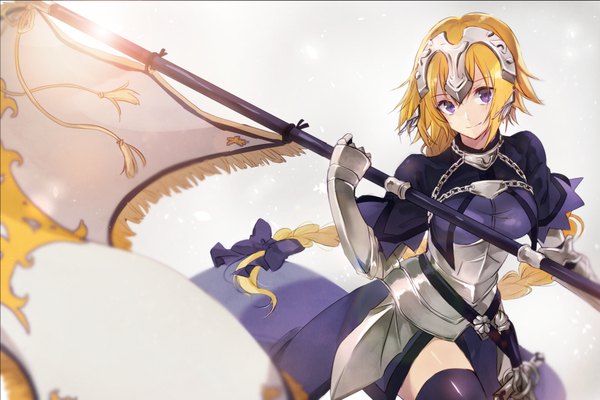 Anime picture 900x600 with fate (series) fate/apocrypha jeanne d'arc (fate) (all) jeanne d'arc (fate) kusaka kou single long hair looking at viewer blonde hair smile purple eyes braid (braids) grey background single braid girl thighhighs bow black thighhighs hair bow armor