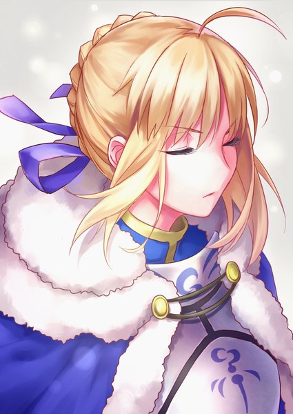 Anime picture 2507x3541 with fate (series) fate/stay night artoria pendragon (all) saber ha84no single tall image fringe highres short hair blonde hair simple background ahoge eyes closed grey background fur trim frown girl ribbon (ribbons) armor