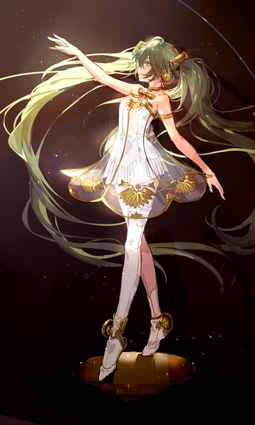 Anime picture 1000x1666 with vocaloid miku symphony (vocaloid) hatsune miku gramophone miku nevakuma (fanfanas) single tall image fringe hair between eyes twintails green eyes full body very long hair profile green hair outstretched arm dark background asymmetrical legwear girl dress