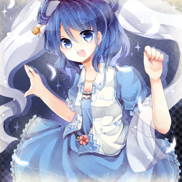 Аниме картинка 1600x1600 с touhou kaku seiga hanaon (artist) короткие волосы открытый рот голубые глаза синие волосы полумесяц девушка платье