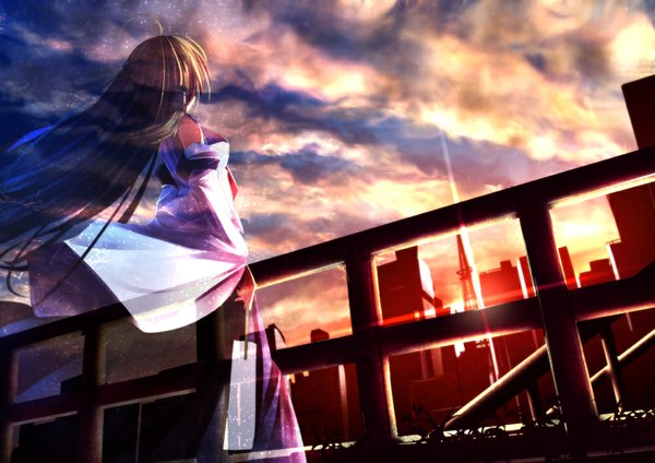 Anime picture 1000x707 with touhou kochiya sanae ryosios single long hair bare shoulders looking away sky cloud (clouds) long sleeves traditional clothes green hair from behind sunlight from below city evening sunset miko transparent