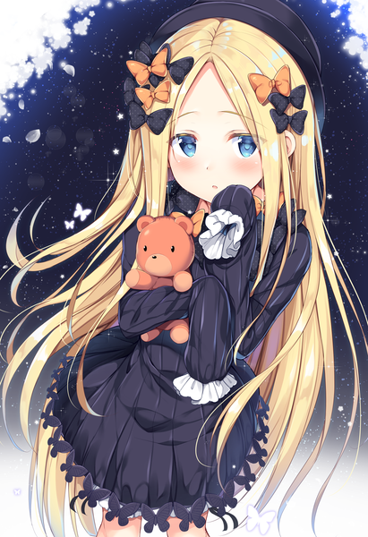 Anime-Bild 1325x1931 mit fate (series) fate/grand order abigail williams (fate) tomoo (tomo) single long hair tall image looking at viewer blush blue eyes blonde hair standing holding long sleeves parted lips night loli night sky hands in sleeves girl