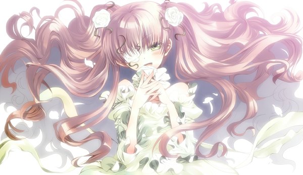 Anime picture 1000x581 with rozen maiden kirakishou bun-o (artist) single long hair blush wide image twintails green eyes pink hair girl dress flower (flowers) petals