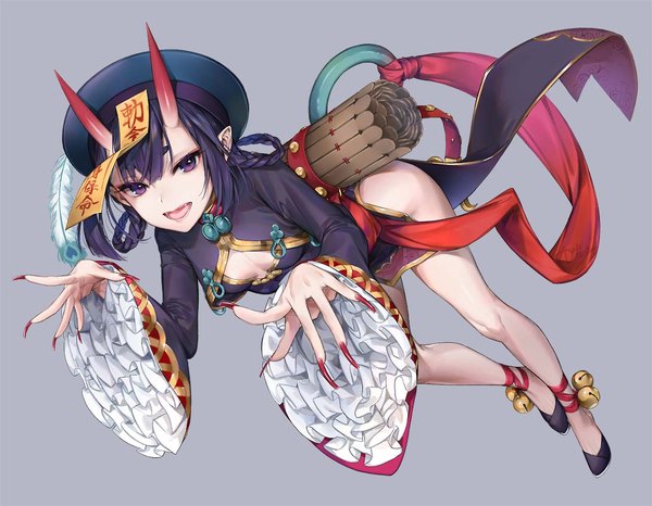 Anime-Bild 1123x873 mit fate (series) fate/grand order shuten douji (fate) kaguyuzu single looking at viewer fringe short hair open mouth light erotic simple background hair between eyes purple eyes purple hair traditional clothes horn (horns) fingernails grey background wide sleeves bare legs