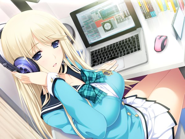 Anime picture 1024x768 with lovely x cation 2 hibiki works yoshinoya seine iizuki tasuku single long hair blue eyes blonde hair sitting game cg pleated skirt hand on headphones girl skirt uniform school uniform headphones laptop computer