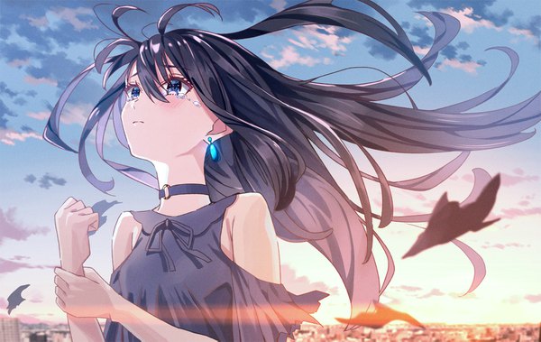 Anime picture 1600x1013 with original koh rd single long hair blush fringe blue eyes black hair hair between eyes bare shoulders sky cloud (clouds) outdoors wind sunlight blurry tears city evening sunset
