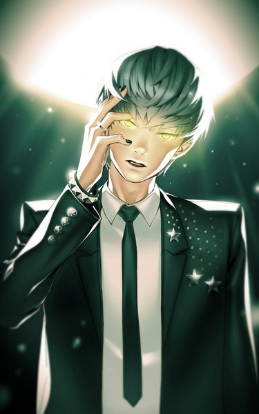 Anime-Bild 500x800 mit real life vixx n (vixx) shiomi (jellyspoon) single tall image short hair yellow eyes nail polish head tilt grey hair glowing glowing eye (eyes) hand on face k-pop boy shirt necktie bracelet white shirt