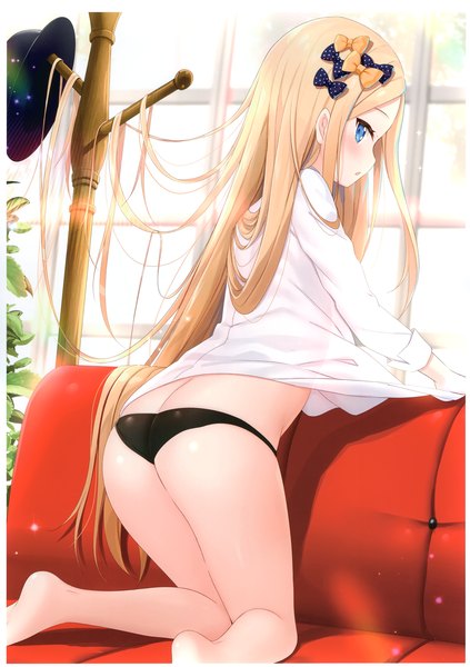 Anime-Bild 2425x3438 mit fate (series) fate/grand order abigail williams (fate) yano mitsuki single long hair tall image looking at viewer blush fringe highres open mouth blue eyes light erotic blonde hair ass indoors profile looking back barefoot