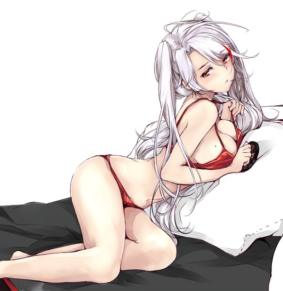 イラスト 800x822 と アズールレーン プリンツ・オイゲン(アズールレーン) rizzl ソロ 長髪 長身像 カメラ目線 赤面 前髪 おっぱい light erotic simple background hair between eyes 白背景 茶目 銀髪 bent knee (knees) multicolored hair ほくろ two-tone hair