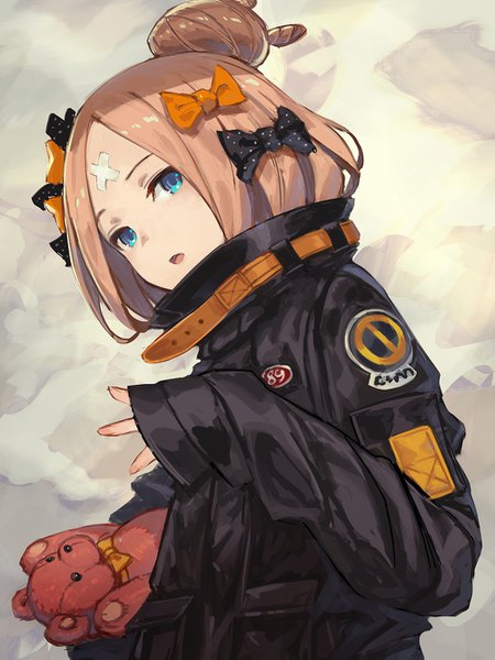 Anime picture 1000x1333 with fate (series) fate/grand order abigail williams (fate) kusano shinta single long hair tall image looking at viewer open mouth blue eyes blonde hair simple background upper body long sleeves head tilt hair bun (hair buns) sleeves past wrists heroic spirit traveling outfit girl bow