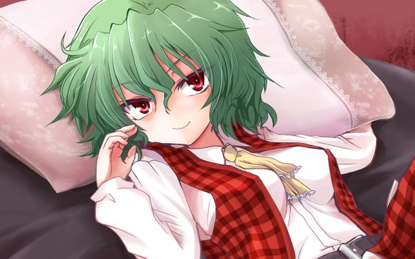 Anime picture 1280x800 with touhou kazami yuuka kotojima motoki single short hair smile red eyes wide image green hair girl pillow