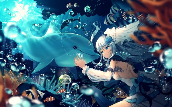 Anime picture 1500x937 with original necomi (gussan) long hair blush fringe blue eyes light erotic smile wide image blue hair hair flower bare back underwater girl flower (flowers) detached sleeves animal rose (roses) bubble (bubbles) fish (fishes)