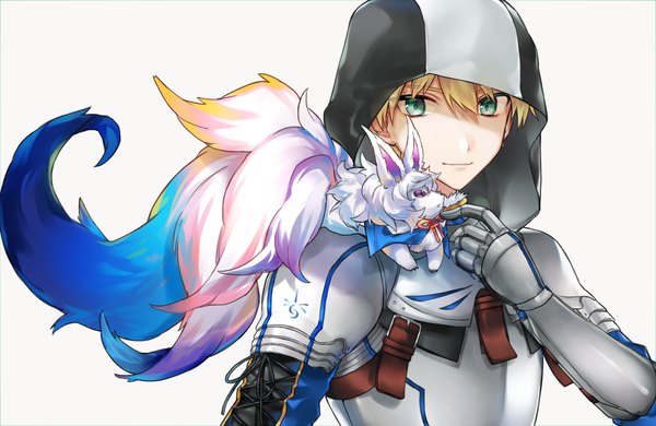 Anime picture 1000x650 with fate (series) fate/grand order fate/prototype fou (fate) arthur pendragon (fate) shiao single looking at viewer fringe short hair simple background blonde hair hair between eyes white background green eyes upper body animal on shoulder boy animal armor