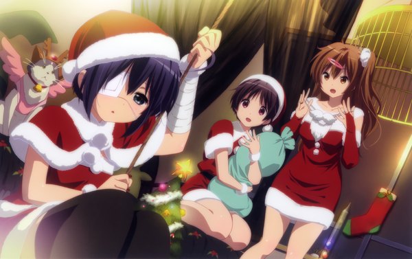 Anime picture 2546x1602 with chuunibyou demo koi ga shitai! kyoto animation takanashi rikka nibutani shinka tsuyuri kumin ikeda kazumi long hair highres short hair open mouth blue eyes black hair brown hair purple eyes multiple girls brown eyes fur trim christmas girl thighhighs