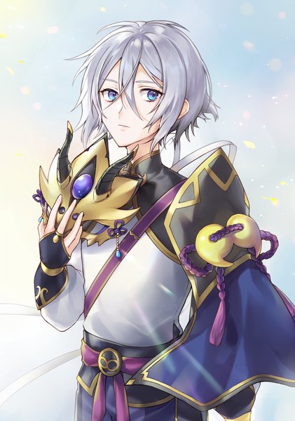 Anime picture 702x1000 with fate (series) fate/grand order prince of lan ling (fate) shiao single tall image fringe short hair blue eyes hair between eyes standing holding looking away silver hair upper body boy armor mask bridal gauntlets