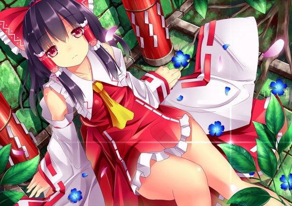 Anime picture 1414x1000 with touhou hakurei reimu mikan (bunanoha) long hair black hair red eyes looking up girl flower (flowers) bow hair bow detached sleeves necktie