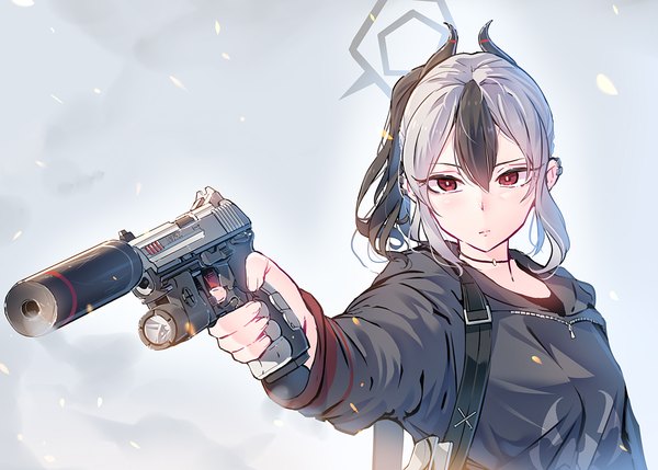 Anime picture 1200x857 with blue archive kayoko (blue archive) daito (daito369) single long hair fringe black hair hair between eyes red eyes looking away silver hair upper body ponytail multicolored hair horn (horns) two-tone hair girl weapon choker gun