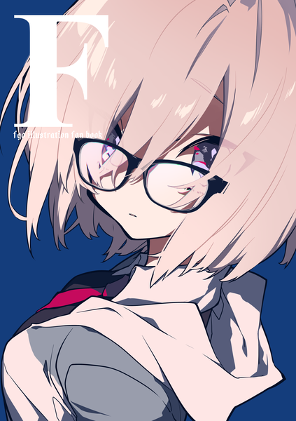 イラスト 1460x2070 と Fateシリーズ fate/grand order マシュ・キリエライト 望月けい ソロ 長身像 カメラ目線 おっぱい simple background 紫目 ピンク髪 blue background 女の子 ちょう結び ヘア蝶結び 眼鏡