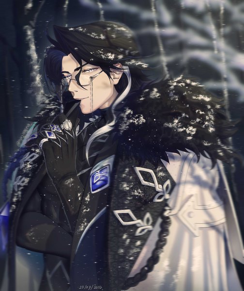 Anime picture 2894x3445 with genshin impact pantalone (genshin impact) ishimaru akira single long hair tall image highres black hair upper body multicolored hair streaked hair fur trim dated snow clothes on shoulders white eyes boy gloves black gloves glasses