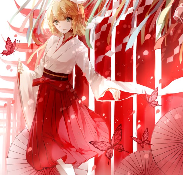 Anime picture 1257x1200 with vocaloid kagamine rin cui (jidanhaidaitang) looking at viewer short hair blonde hair smile standing green eyes long sleeves traditional clothes parted lips japanese clothes wind sunlight wide sleeves flying miko sunbeam girl