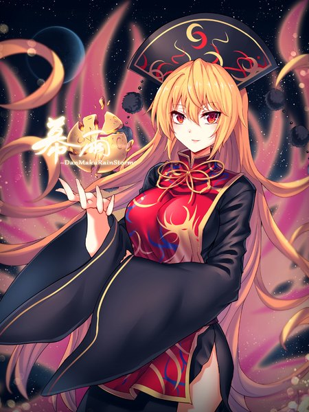 Anime picture 800x1067 with touhou junko (touhou) koissa single tall image looking at viewer fringe blonde hair hair between eyes red eyes very long hair wide sleeves side slit girl headdress pom pom (clothes) moon (symbol) tabard