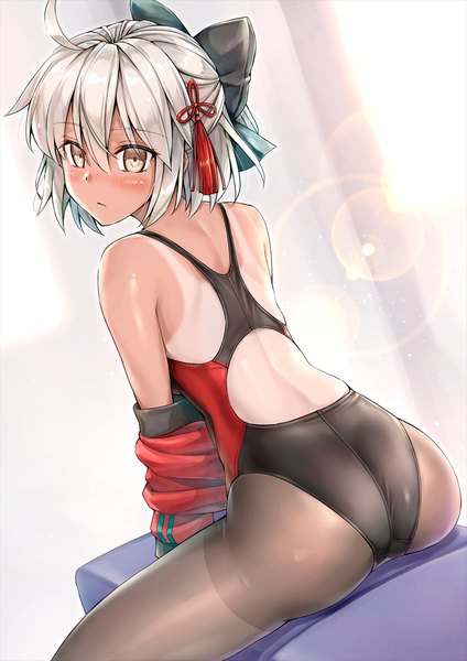 Anime-Bild 750x1061 mit fate (series) fate/grand order okita souji (fate) (all) okita souji alter (fate) kotatsu (kotatsu358) single tall image looking at viewer blush fringe short hair light erotic hair between eyes sitting brown eyes silver hair ahoge ass looking back from behind