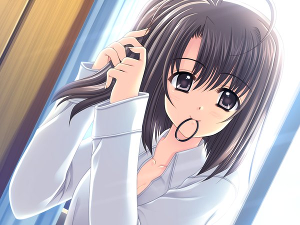 Anime picture 1200x900 with oretachi ni tsubasa wa nai ootori naru single black hair holding game cg ahoge black eyes mouth hold hair tie in mouth girl shirt white shirt hair tie