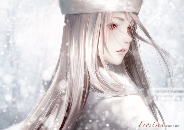 Anime picture 891x630 with fate (series) fate/zero irisviel von einzbern creamsea single long hair blush red eyes signed looking away upper body outdoors white hair parted lips wind blurry depth of field fur trim text snowing
