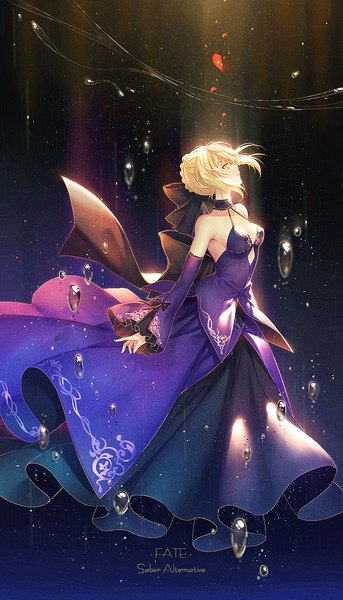 Anime picture 859x1500 with fate (series) fate/grand order fate/stay night artoria pendragon (all) saber saber alter tidsean single tall image short hair blonde hair bare shoulders yellow eyes looking away dark background girl dress detached sleeves bubble (bubbles)