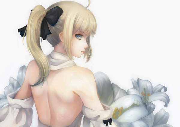Anime picture 842x595 with fate (series) fate/unlimited codes type-moon artoria pendragon (all) saber lily whitem (whiteemperor2020) single long hair fringe blue eyes simple background blonde hair white background ahoge ponytail profile looking back lips from behind back