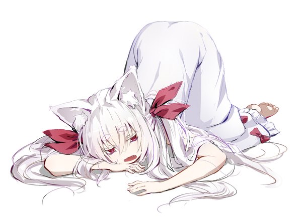 Anime picture 800x580 with original ramuya (lamb) single long hair looking at viewer blush fringe open mouth light erotic simple background hair between eyes red eyes white background twintails animal ears payot full body ass white hair barefoot