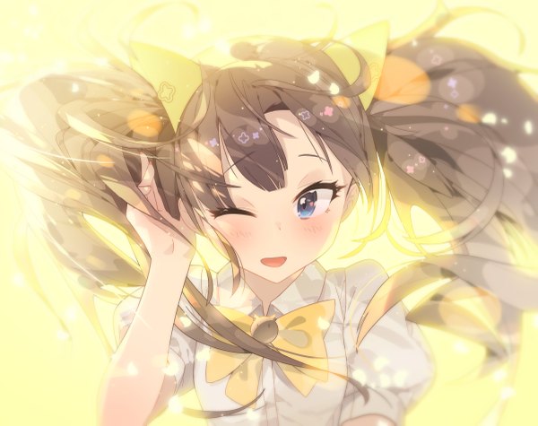 Anime picture 1200x951 with original ddal single long hair blush fringe blue eyes simple background brown hair twintails looking away one eye closed wind puffy sleeves lens flare adjusting hair portrait light yellow background girl