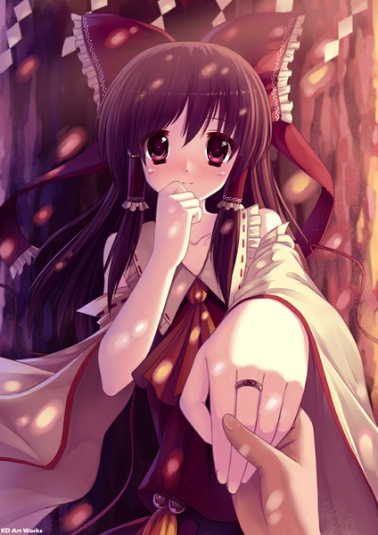 Anime picture 800x1131 with touhou hakurei reimu caidychen single long hair tall image looking at viewer blush red eyes brown hair bare shoulders traditional clothes miko girl bow hair bow detached sleeves ring