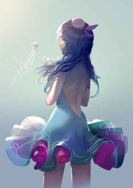 イラスト 2480x3508 と ボーカロイド synthesizer v 海伊 leiq ソロ 長髪 長身像 highres 青い目 simple background 青い髪 looking away プロフィール bare back 無表情 女の子 ドレス 青いドレス jellyfish