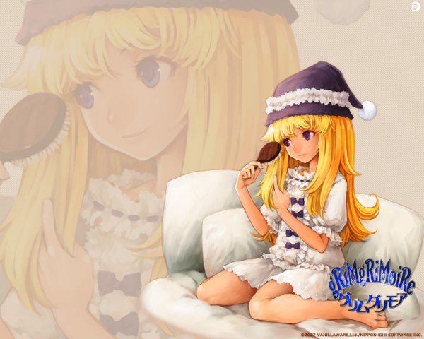 Anime picture 1280x1024 with grimgrimoire vanillaware nippon ichi single fringe sitting purple eyes looking away bent knee (knees) barefoot bare legs copyright name wariza zoom layer hair brushing girl hat pillow nightie comb